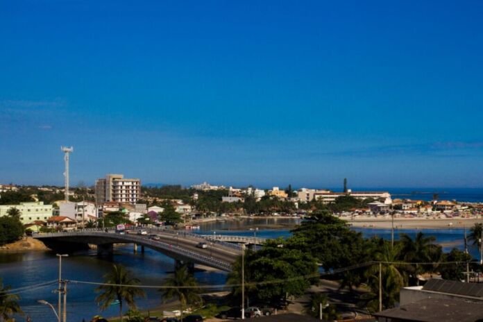 Saquarema A cidade de Saquarema registrou, entre janeiro e outubro de 2025, o maior número de empregos formais em relação aos anos anteriores, de acordo com o Novo Caged –Cadastro Geral de Empregados e Desempregados.