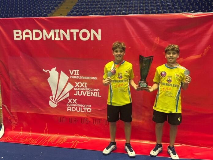 Os gêmeos Rafael e Samuel de Oliveira Dias se tornaram campeões sul-americanos na categoria sub-13 de dupla masculina de badminton, na cidade de Bucaramanga, na Colômbia.
