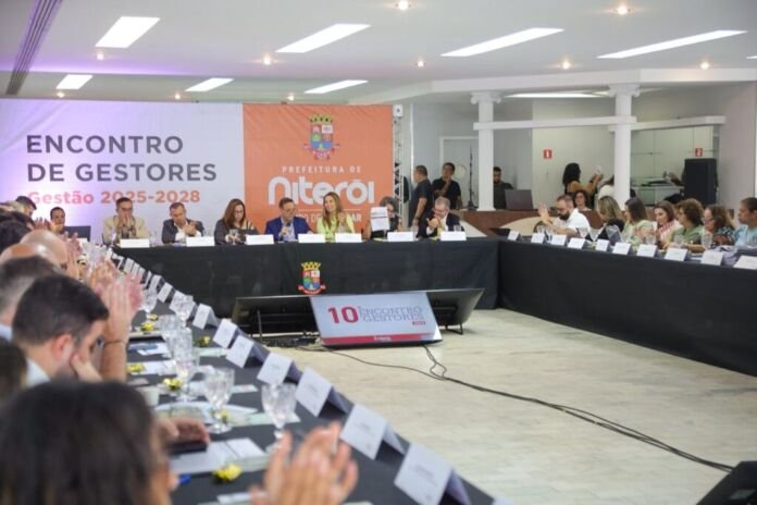 A Prefeitura de Niterói apresentou, nesta quinta-feira (18), o balanço das principais entregas do Plano de Metas 2025, durante o 10º Encontro de Gestores, que marcou o encerramento do primeiro ano de gestão do prefeito Rodrigo Neves em seu terceiro mandato
