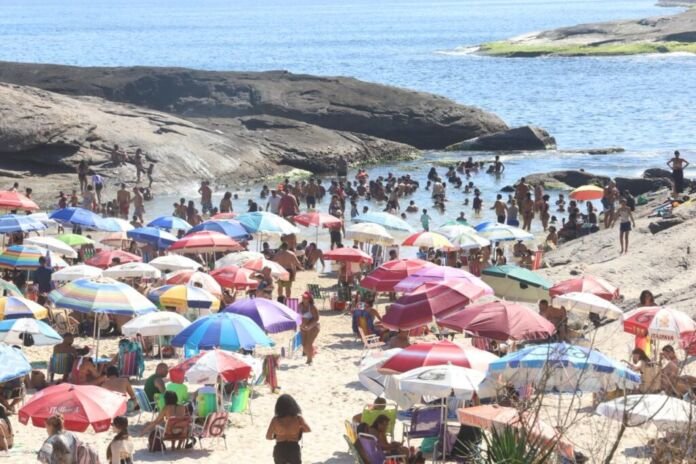 Com as altas temperaturas e o aumento da movimentação nas praias de Niterói, a Prefeitura reforçou ainda mais a presença do poder público com a Operação Verão 2025/2026.