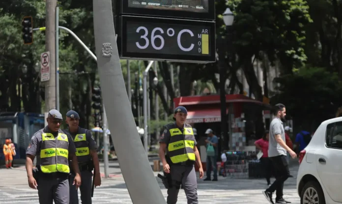 O governo do estado de São Paulo emitiu alerta para que a população economize água.