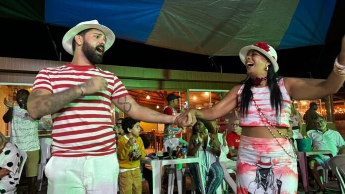 A Prefeitura de Maricá, por meio da Secretaria de Direitos Humanos, apoiou a realização do evento Samba de Zé Pilintra da Estrada em parceria com o Centro Cultural Oju Omi, em Cordeirinho, na noite de sábado (13/12).