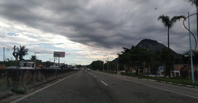 tempo-nublado O último dia de 2025 tem previsão de chuva fraca entre 17h e 20h, em Maricá.