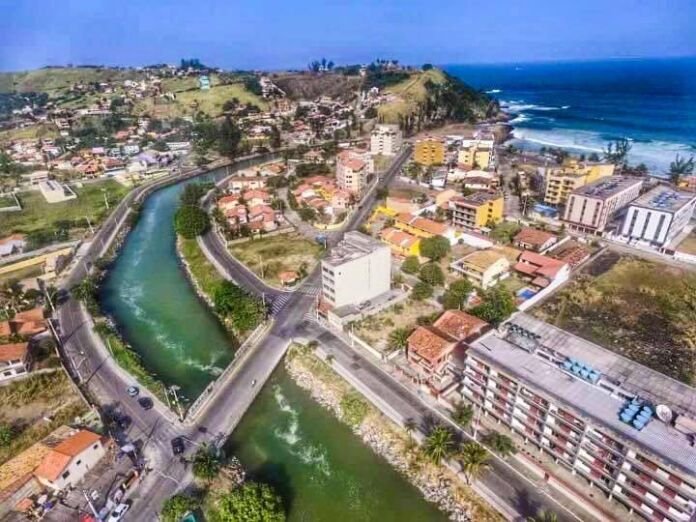 Uma briga entre moradores de rua em Ponta Negra, em Maricá, terminou com um homem esfaqueado.