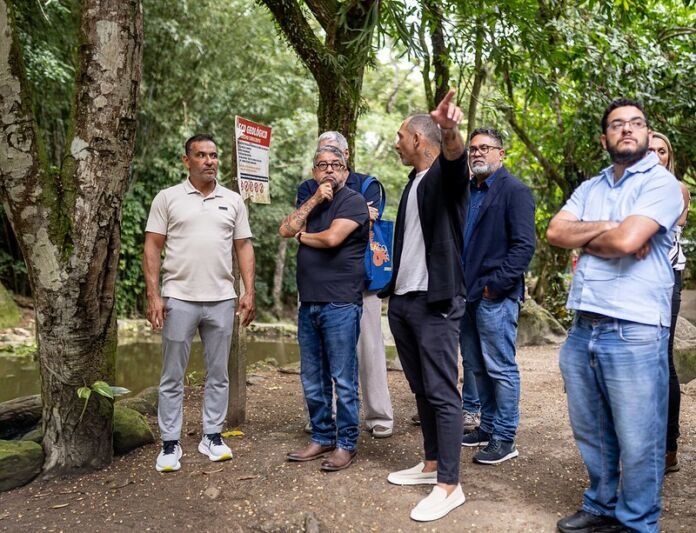 A Prefeitura de Maricá, por meio do Gabinete do Prefeito, recebeu representantes do escritório de paisagismo Roberto Burle Marx para uma visita a pontos de interesse turístico do bairro Espraiado, na tarde desta terça-feira (06/01).
