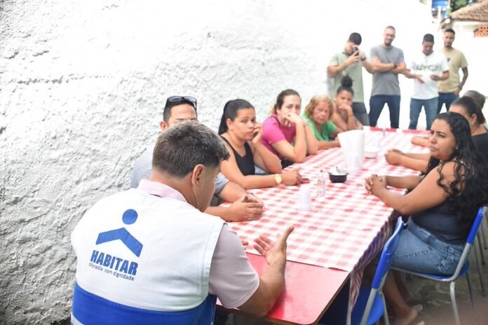 A Prefeitura de Maricá, por meio da Secretaria de Habitação, realizou nesta sexta-feira (16/01) a entrega de mais 12 benefícios do Programa de Locação Social