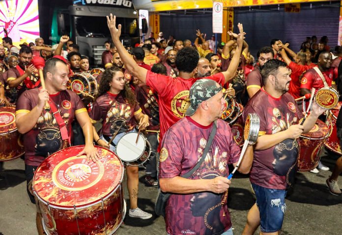 55045352716_c244fa8b75_c Com apoio da Prefeitura de Maricá, a União de Maricá realizou, na noite desta sexta-feira (16/01), o penúltimo ensaio de rua no Centro da cidade, antes do ensaio técnico na Marquês de Sapucaí, marcado para o dia 24 de janeiro.