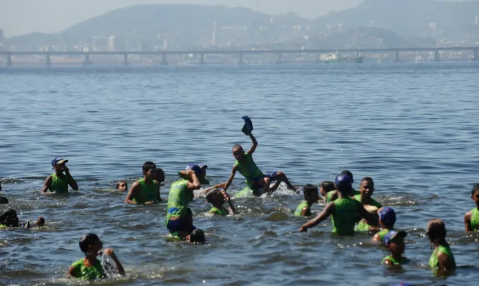 942721-rj_praia_-2 O projeto Botinho 2026, colônia de férias gratuita que é resultado de uma parceria entre o Corpo de Bombeiros do Rio de Janeiro (CBMERJ) e o Sesc-RJ
