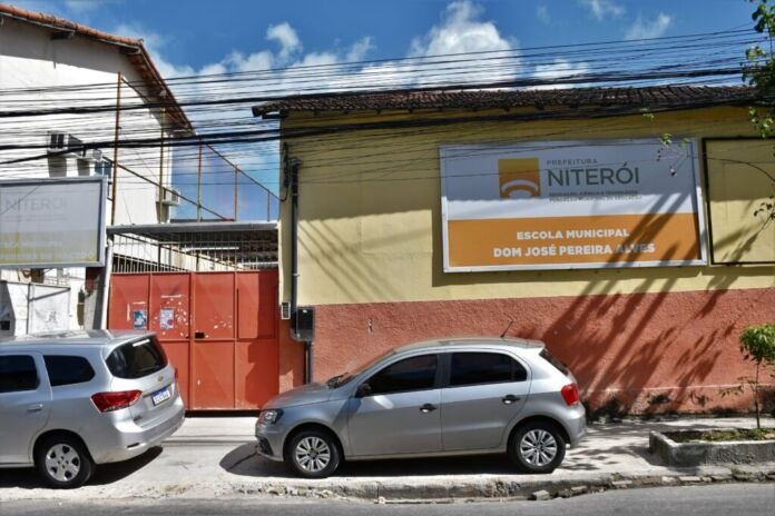 Niterói terá sua primeira escola pública bilíngue em Português e Espanhol. A iniciativa será implantada em 2026 na Escola Municipal Dom José Pereira Alves, na Vila Ipiranga, no Fonseca
