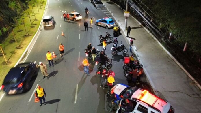 A Prefeitura de Niterói realizou, na noite desta terça-feira (20), mais uma ação integrada de fiscalização contra motos barulhentas.