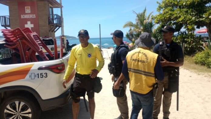 A Operação Verão da Prefeitura de Niterói esteve presente nas 12 praias da cidade durante o fim de semana de muito calor.
