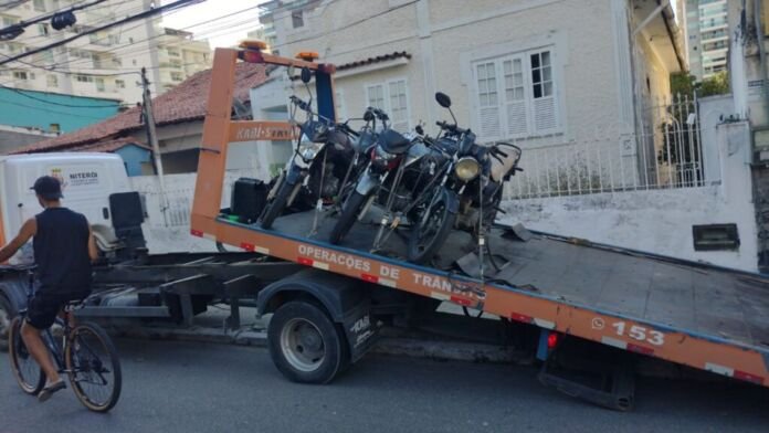A Prefeitura de Niterói realizou, nesta sexta-feira (09), a primeira ação integrada de fiscalização contra motos barulhentas de 2026.