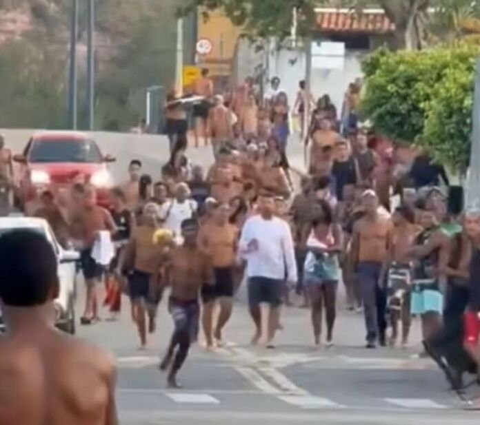 Na tarde da última terça-feira, 13 de janeiro, uma briga generalizada entre jovens causou transtornos em Ponta Negra, e a Polícia Militar precisou ser acionada.
