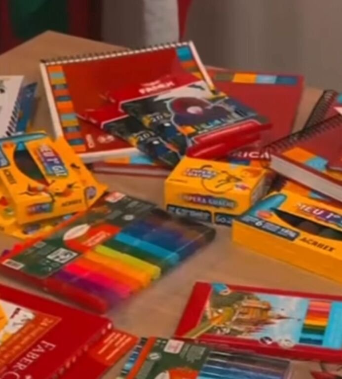 A Prefeitura de Maricá, por meio da Secretaria Municipal de Educação, deu início à distribuição dos kits escolares para o ano letivo de 2026.