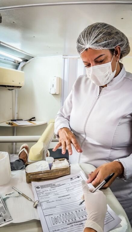 A Prefeitura de Maricá, por meio da Secretaria de Saúde, realizou nesta segunda-feira (26/01) uma ação de odontologia na Aldeia Indígena Mata Verde Bonita, em São José do Imbassaí.