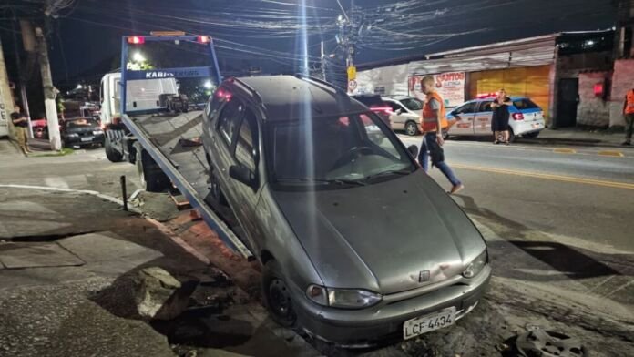 A Prefeitura de Niterói, por meio da NitTrans, realizou operações de remoção de veículos abandonados na Zona Norte da cidade. Uma ação aconteceu na Rua Benjamin Constant, no Largo do Barradas, e terminou com dois veículos levados para o pátio municipal.