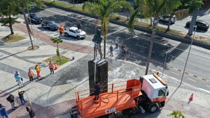Um dos maiores símbolos de Niterói recebeu atenção especial nesta quinta-feira (15). A estátua de Arariboia, no Centro da cidade, passou por um processo de limpeza realizado pela Prefeitura de Niterói com o objetivo de preservar o monumento.