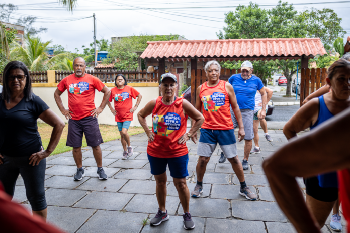 A Prefeitura de Maricá, por meio da Secretaria de Políticas para a Terceira Idade, promoveu nesta quarta-feira (21/01) um aulão de zumba e alongamento na Casa da Terceira Idade de Ponta Negra.