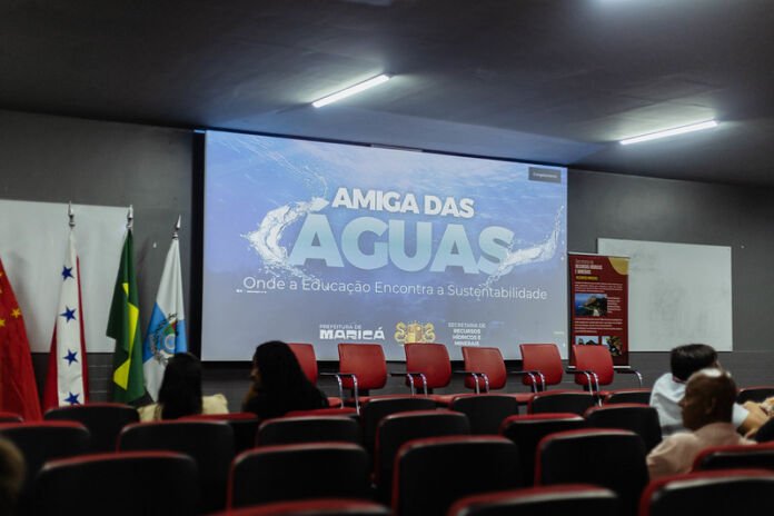 A Prefeitura de Maricá, por meio da Secretaria de Recursos Hídricos e Minerais, realizou nesta quarta-feira (11/02), no Campus de Educação Pública Transformadora (CEPT) Leonel de Moura Brizola, em Itaipuaçu, a entrega do título “Amiga das Águas”