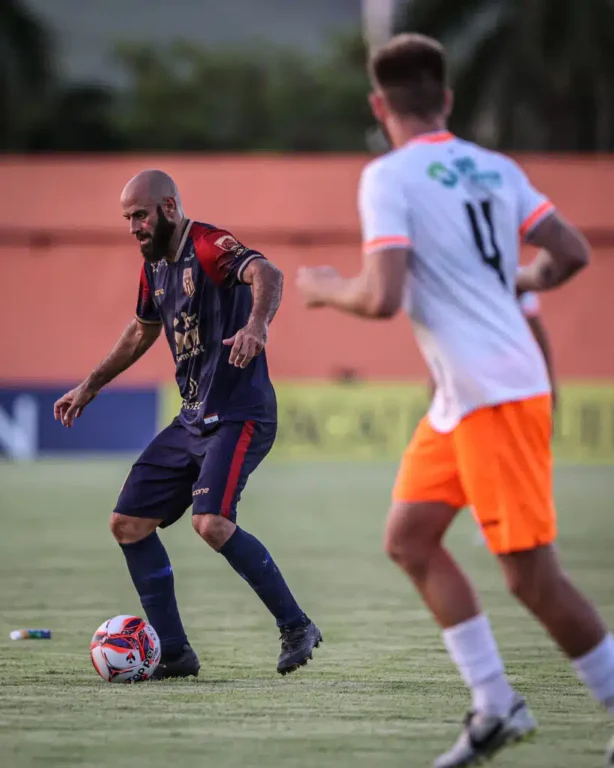 O Maricá F.C saiu do Estádio Jânio Moraes, o Laranjão, em Nova Iguaçu, em ritmo de festa e Carnaval