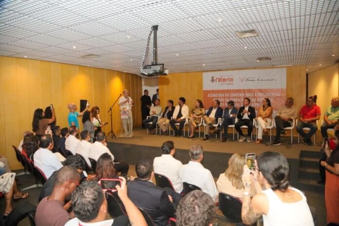 A ligação de Oscar Niemeyer com Niterói vai ficar ainda mais forte. A cidade, que é a segunda do mundo com mais obras do arquiteto — atrás apenas de Brasília —, foi escolhida para sediar a Fundação Oscar Niemeyer e receber o Memorial que leva o nome do gênio do modernismo brasileiro.