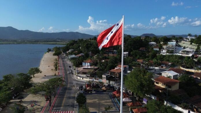 A Prefeitura de Maricá firmou uma parceria com a Firjan SENAI para a oferta de cursos de qualificação profissional no município, com o objetivo de fortalecer a mão de obra local