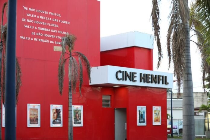 A Prefeitura de Maricá, por meio da Secretaria de Cultura e das Utopias, inicia neste fim de semana no Cine Henfil a exibição de filmes que concorrem ao Oscar 2026. O primeiro deles será “Guerreiras do K-Pop”, que estará em cartaz neste sábado (07/02) e domingo (08/02), sempre às 15 horas.