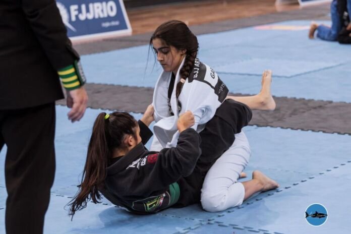 A jovem atleta Gabriela Muniz, de apenas 14 anos, vem se destacando como um dos principais talentos do jiu-jitsu de base brasileiro e irá representar a cidade de Niterói e o Brasil no Campeonato Europeu Kids de Jiu-Jitsu, que será realizado entre os dias 18 e 19 de abril, em Dublin, na Irlanda