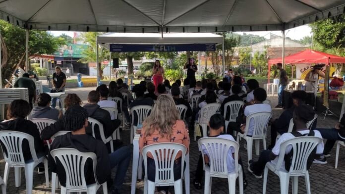 Magé será palco de três dias intensos de cultura, literatura e encontros entre diferentes expressões artísticas nos dias 21, 22 e 23 de fevereiro, com a abertura oficial do Espaço Literário Samba na Praça e uma programação especial que integra a 8ª FLIM 2026 – Feira Literária de Magé.