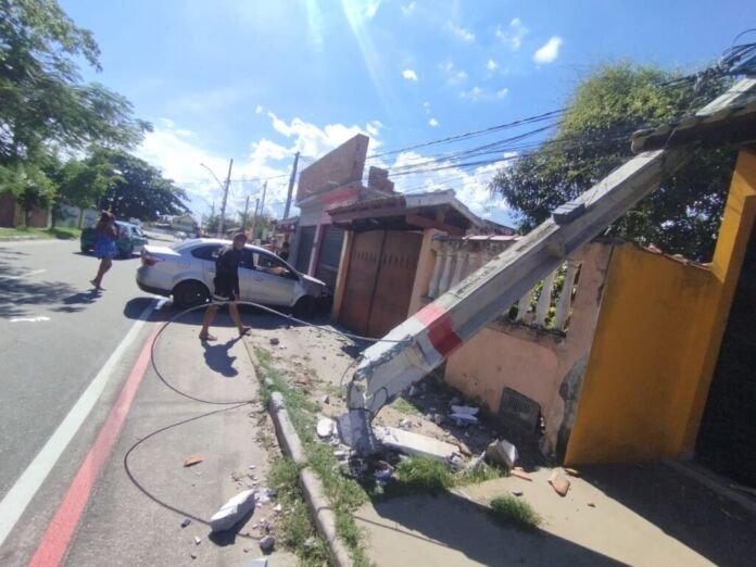 Um acidente de trânsito foi registrado na tarde deste domingo (1º de fevereiro) na Avenida Zeidan, em Maricá.