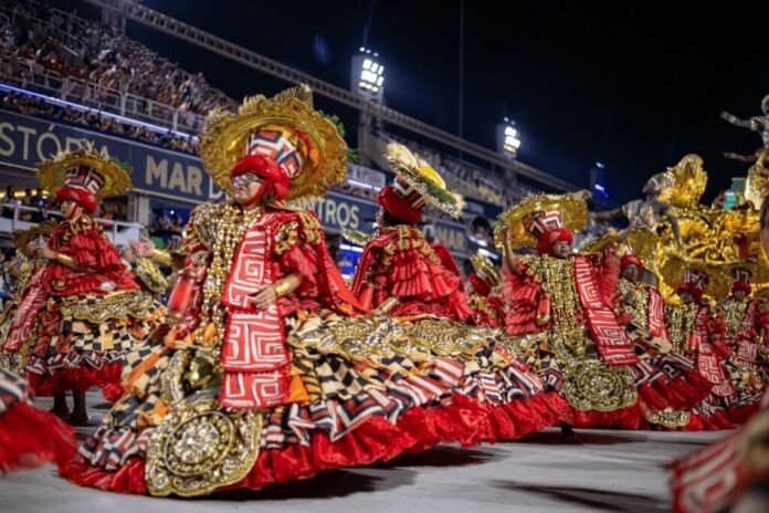 A Prefeitura de Maricá, por meio da Secretaria de Turismo, Comércio, Indústria e Mercado Interno, promoveu nesta sexta-feira (20/02) o Bloco dos Trabalhadores, na Praça Tiradentes, em Araçatiba
