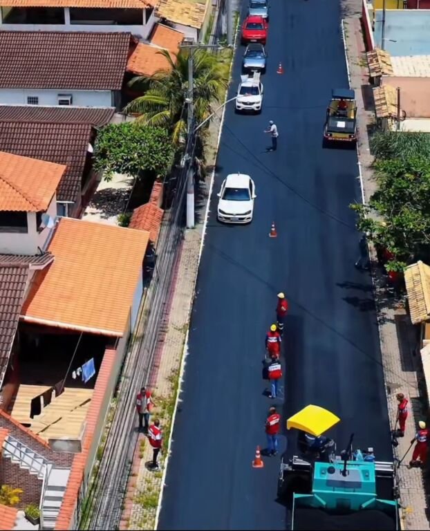 A Prefeitura de Maricá, por meio da Autarquia de Serviços de Obras de Maricá (SOMAR), deu início a uma vasta operação de requalificação asfáltica que abrangerá a Avenida Maysa