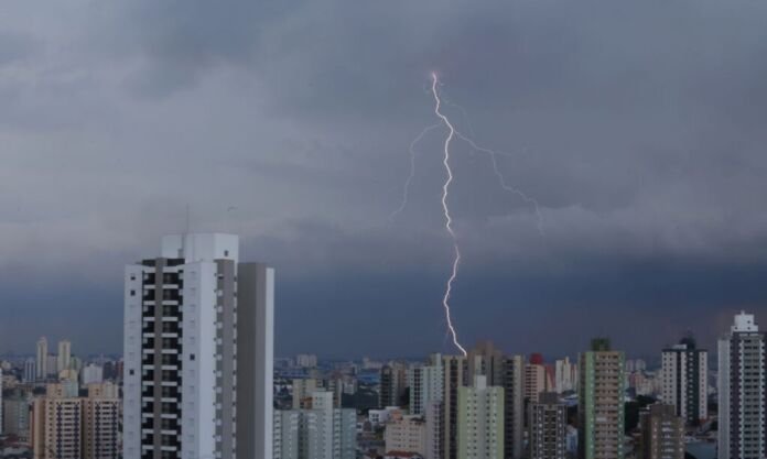 O Instituto Nacional de Meteorologia (Inmet) emitiu alertas de perigo para chuvas intensas em todas as regiões do país. Os maiores acumulados de chuva nesta semana, até a próxima segunda-feira (16)