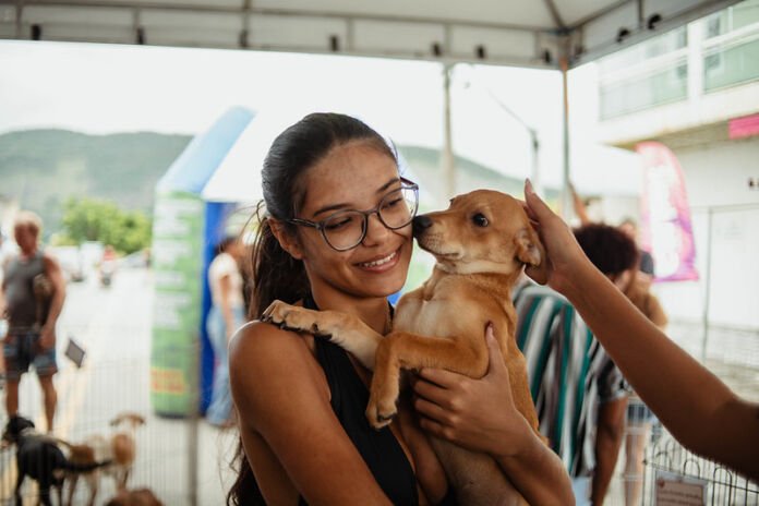 A Prefeitura de Maricá, por meio da Secretaria de Bem-Estar Animal, promoveu neste sábado (28/02) a 18ª campanha de adoção de cães e gatos, desta vez no distrito de Itaipuaçu