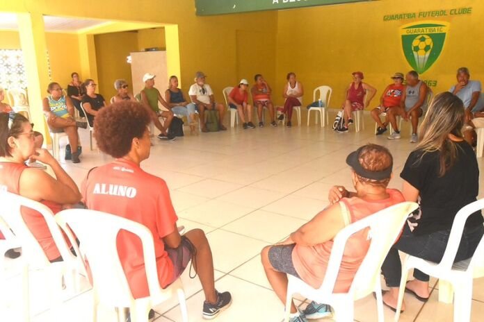 A Prefeitura de Maricá, por meio da Secretaria de Políticas para a Terceira Idade, realizou nesta quinta-feira (05/03) uma ação de conscientização sobre o Alzheimer no Núcleo da Terceira Idade de Guaratiba