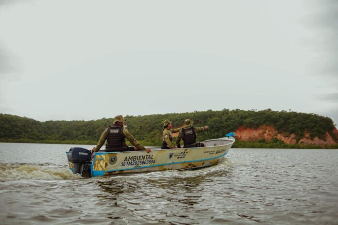 A Prefeitura de Maricá, por meio da Secretaria de Segurança Cidadã, realizou nesta terça-feira (10/03) uma ação de fiscalização ambiental nas lagoas do município, no trecho que vai de Guaratiba a São José do Imbassaí