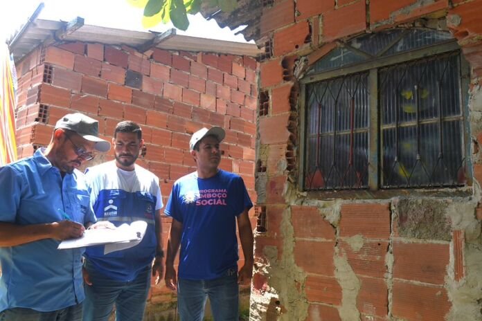 A Prefeitura de Maricá, por meio da Secretaria de Políticas de Desenvolvimento Regional e Articulação com o Conleste (SEDRACON), esteve na quarta-feira (18/03) nos bairros de Jacaroá e Ubatiba para dar continuidade às ações do Programa Emboço Social