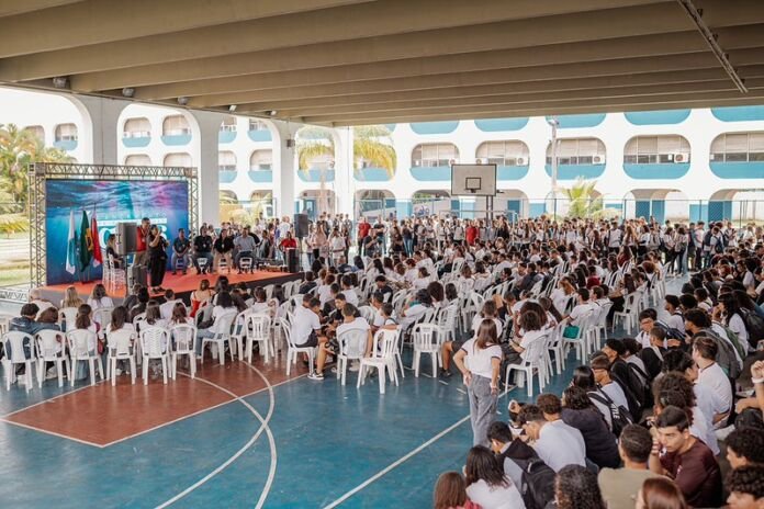 A Prefeitura de Maricá, por meio da Secretaria de Recursos Hídricos e Minerais, realizou nesta sexta-feira (20/03) o lançamento da Feira das Águas no CIEP Professora Maria do Amparo Rangel e Souza, no Centro