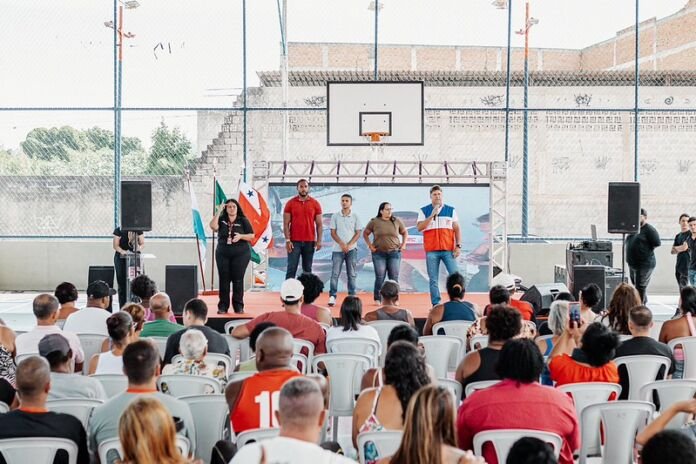 A Prefeitura de Maricá, por meio da Secretaria de Habitação, promoveu nesta segunda-feira (30/03) a entrega de 90 títulos de propriedade para moradores do bairro Mumbuca.