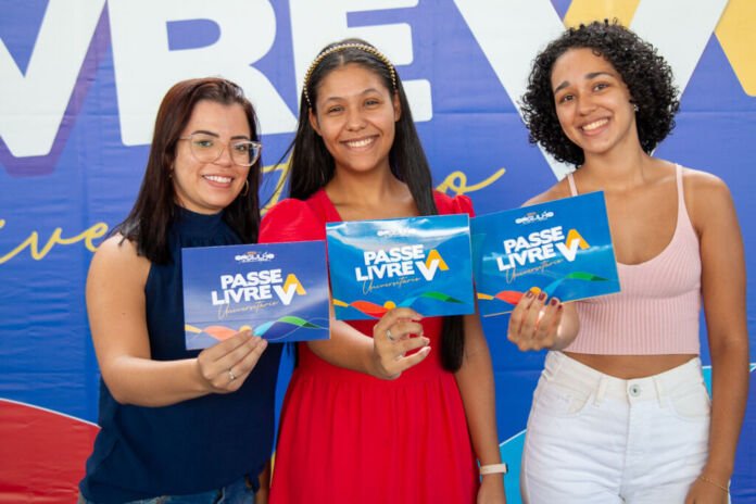 A Prefeitura de Magé realizou, no último sábado (28), a entrega dos cartões do Passe Livre Universitário para 134 novos estudantes contemplados pelo programa