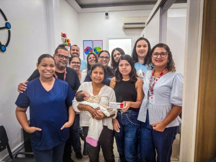 A Prefeitura de Maricá, por meio da Secretaria de Saúde, iniciou nesta sexta-feira (06/03) a aplicação da vacina que previne infecções respiratórias graves em bebês, como bronquiolite e pneumonia