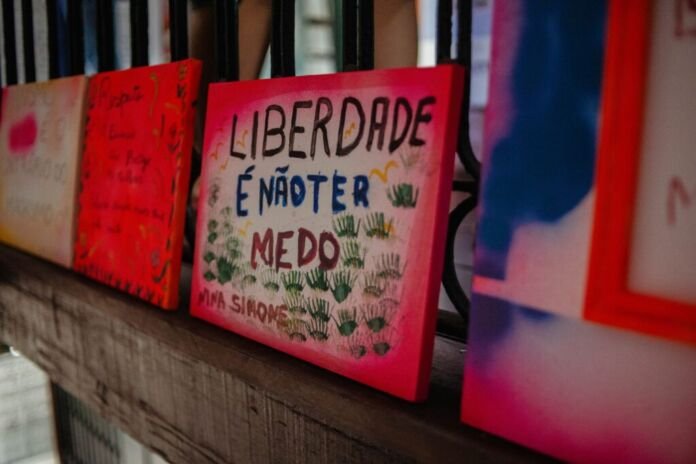 A Prefeitura de Maricá, por meio da Secretaria de Cultura e das Utopias, realiza a exposição “Mulheres em Pauta”, na Casa de Cultura de Maricá, no Centro