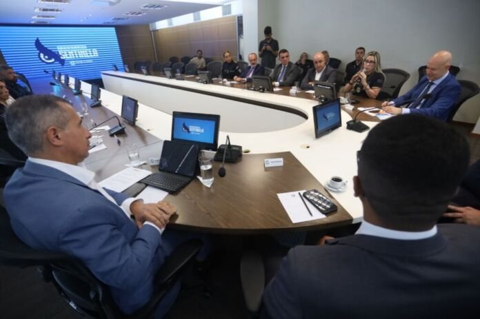 A Prefeitura de Niterói participou, nesta segunda-feira (02), da reunião de apresentação e alinhamento do Programa Sentinela, iniciativa do Governo do Estado do Rio de Janeiro que prevê a implantação do maior projeto de tecnologia aplicada à segurança pública da América Latina.