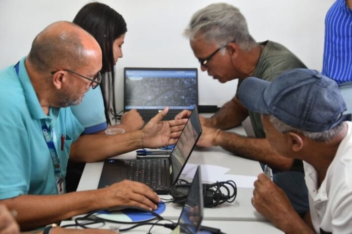 A Prefeitura de Maricá, por meio da Secretaria de Recursos Hídricos e Minerais, recebeu nesta terça-feira (03/03) a Ouvidoria Itinerante da Agência Reguladora de Energia e Saneamento Básico do Estado do Rio de Janeiro (Agenersa)