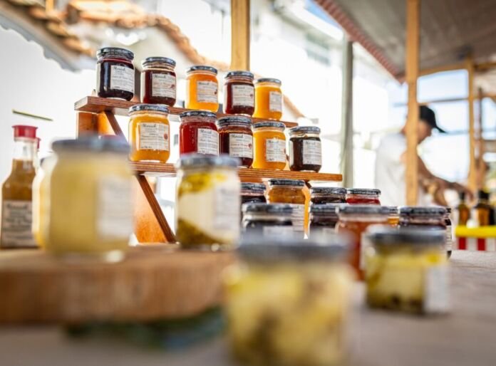 A Prefeitura de Maricá, por meio da Secretaria de Agricultura e Pecuária, promove neste sábado (07/03), a partir das 8h, a Feira da Agricultura Familiar, na Praça Agroecológica de Araçatiba.