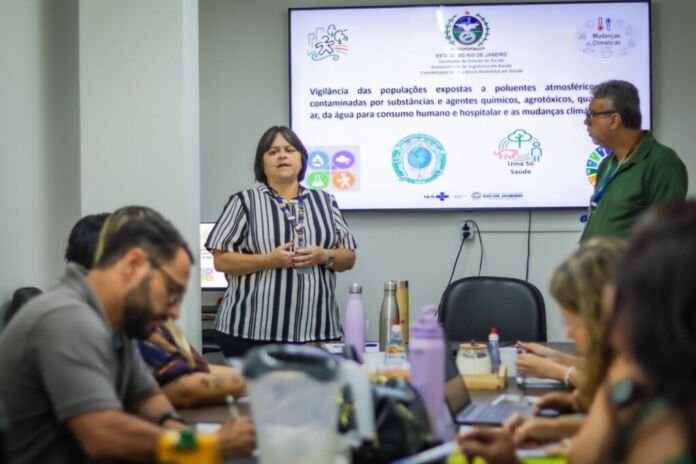 A Prefeitura de Maricá, por meio da Secretaria de Saúde, recebeu nesta quinta-feira (05/03) representantes da Secretaria de Estado de Saúde do Rio de Janeiro para a realização de um treinamento técnico voltado ao fortalecimento das ações de Vigilância Ambiental no município