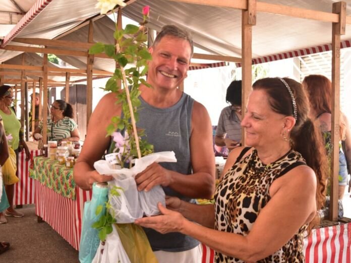 A Prefeitura de Maricá, por meio da Secretaria de Agricultura e Pecuária, realizou neste sábado (07/03) mais uma edição do Sábado Agroecológico na Praça Agroecológica Emilton Santos, em Araçatiba.
