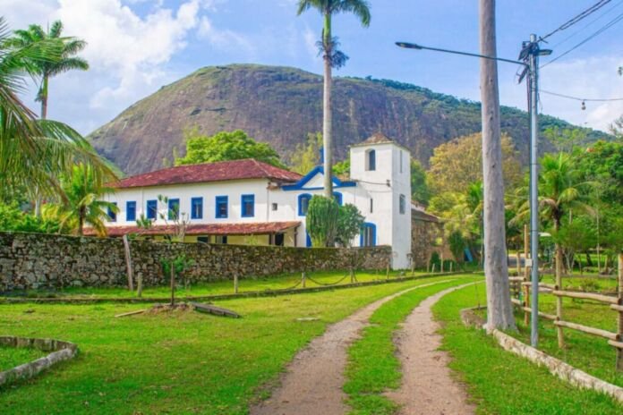 WhatsApp Image 2026-03-09 at 16.06.10 (1) A Prefeitura de Maricá, por meio da Secretaria de Turismo, Comércio, Indústria e Mercado Interno e da Companhia de Desenvolvimento de Maricá (Codemar), recebe no dia 21/03, das 10h às 16h, o 1º Encontro Estadual das Associações de Guias de Turismo do Estado do Rio de Janeiro