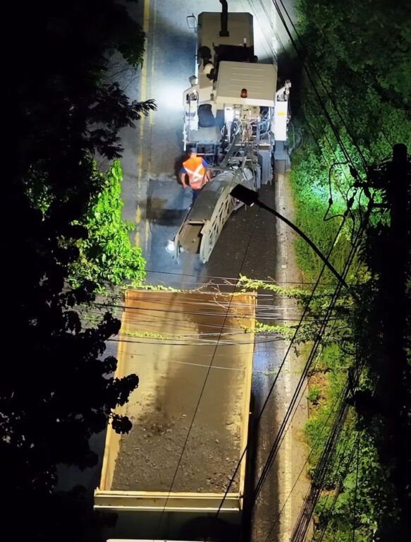 A Prefeitura de Maricá, por meio da autarquia de Serviços de Obras de Maricá (Somar), iniciou a recuperação asfáltica da Estrada da Serrinha, via que liga Maricá a Niterói, principalmente pelos bairros Itaipuaçu e Itaipu