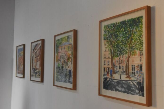 A Prefeitura de Maricá, por meio da Secretaria de Cultura e das Utopias, iniciou na sexta-feira (20/03) a exposição ‘Villes et Cores’ na Casa de Cultura, no Centro, com obras do artista plástico francês Jérôme Poignard